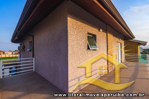 Casa - Sobrado com 4 dormitórios (sendo 3 suite(s)) a 1000 metros praia.