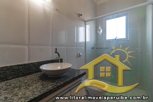 Casa - Sobrado com 4 dormitórios (sendo 3 suite(s)) a 1000 metros praia.