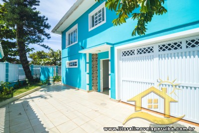 Casa - Sobrado com 5 quartos (sendo 3 suite(s)) a 400,00 metros praia.