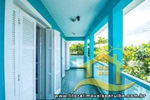 Casa - Sobrado com 5 quartos (sendo 3 suite(s)) a 400,00 metros praia.