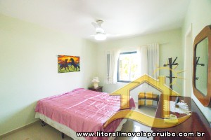 Casa - Sobrado com 5 quartos (sendo 3 suite(s)) a 400,00 metros praia.