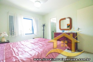Casa - Sobrado com 5 quartos (sendo 3 suite(s)) a 400,00 metros praia.