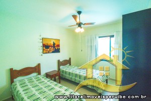 Casa - Sobrado com 5 quartos (sendo 3 suite(s)) a 400,00 metros praia.