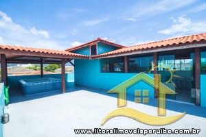 Casa - Sobrado com 5 quartos (sendo 3 suite(s)) a 400,00 metros praia.