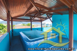 Casa - Sobrado com 5 quartos (sendo 3 suite(s)) a 400,00 metros praia.