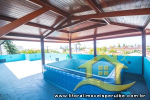 Casa - Sobrado com 5 quartos (sendo 3 suite(s)) a 400,00 metros praia.