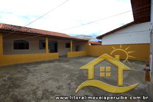 Casa - Assobradada com 3 dormitórios (sendo 1 suite(s)) a 0,00 metros praia.