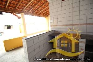 Casa - Assobradada com 3 dormitórios (sendo 1 suite(s)) a 0,00 metros praia.