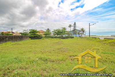 Terreno - Amplo com 0 dormitórios (sendo 0 suite(s)) a 100,00 metros praia.