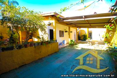 Casa - Térrea com 4 dormitórios (sendo 2 suite(s)) a 0,00 metros praia.