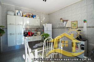 Casa - Térrea com 4 dormitórios (sendo 2 suite(s)) a 0,00 metros praia.
