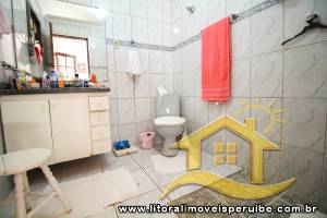 Casa - Térrea com 4 dormitórios (sendo 2 suite(s)) a 0,00 metros praia.