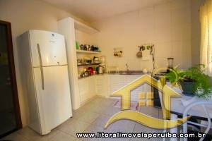 Casa - Térrea com 4 dormitórios (sendo 2 suite(s)) a 0,00 metros praia.