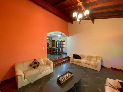 Casa - Sobrado com 4 quartos (sendo 1 suite(s)) a 0,00 metros praia.