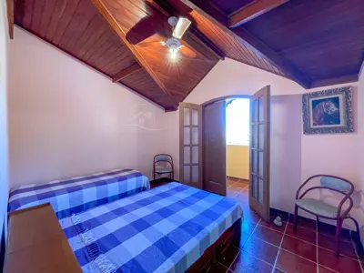 Casa - Sobrado com 4 quartos (sendo 1 suite(s)) a 0,00 metros praia.
