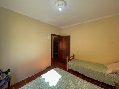 Casa - Sobrado com 4 quartos (sendo 1 suite(s)) a 0,00 metros praia.
