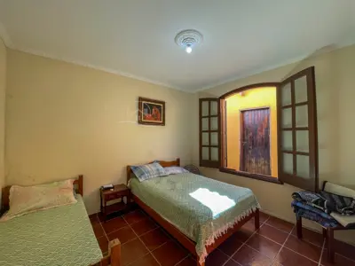 Casa - Sobrado com 4 quartos (sendo 1 suite(s)) a 0,00 metros praia.