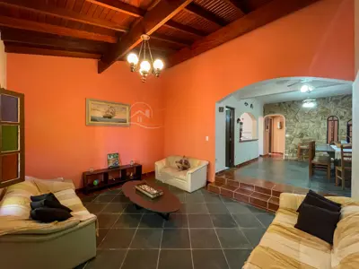 Casa - Sobrado com 4 quartos (sendo 1 suite(s)) a 0,00 metros praia.