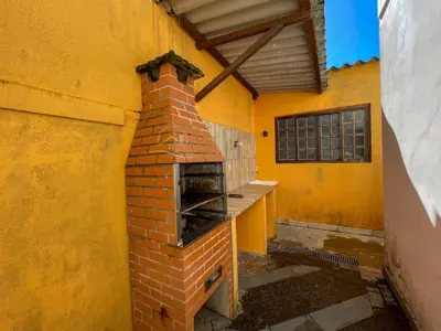 Casa - Sobrado com 4 quartos (sendo 1 suite(s)) a 0,00 metros praia.