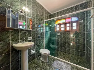 Casa - Sobrado com 4 quartos (sendo 1 suite(s)) a 0,00 metros praia.