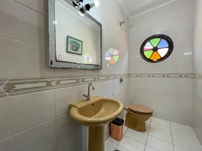 Casa - Sobrado com 4 quartos (sendo 1 suite(s)) a 0,00 metros praia.