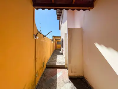 Casa - Sobrado com 4 quartos (sendo 1 suite(s)) a 0,00 metros praia.