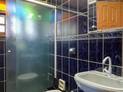 Casa - Sobrado com 4 quartos (sendo 1 suite(s)) a 0,00 metros praia.