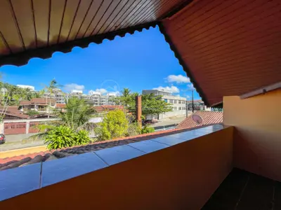 Casa - Sobrado com 4 quartos (sendo 1 suite(s)) a 0,00 metros praia.