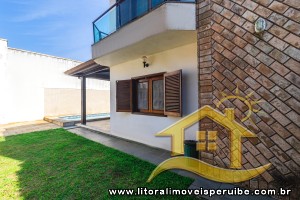 Casa - Assobradada com 3 dormitórios (sendo 2 suite(s)) a 0,00 metros praia.