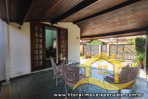 Casa - Assobradada com 3 dormitórios (sendo 2 suite(s)) a 0,00 metros praia.