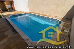 Casa - Assobradada com 3 dormitórios (sendo 2 suite(s)) a 0,00 metros praia.
