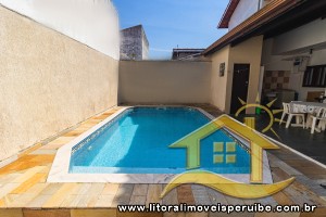 Casa - Assobradada com 3 dormitórios (sendo 2 suite(s)) a 0,00 metros praia.