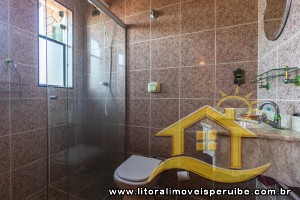 Casa - Assobradada com 3 dormitórios (sendo 2 suite(s)) a 0,00 metros praia.