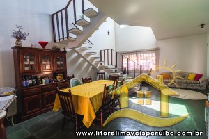 Casa - Assobradada com 3 dormitórios (sendo 2 suite(s)) a 0,00 metros praia.