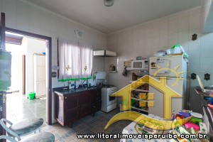 Casa - Assobradada com 3 dormitórios (sendo 2 suite(s)) a 0,00 metros praia.