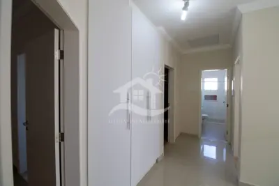 Casa - Sobrado com 5 dormitórios (sendo 2 suite(s)) a 1100,00 metros praia.