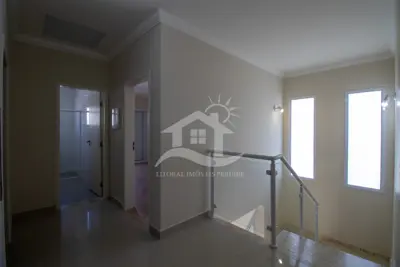 Casa - Sobrado com 5 dormitórios (sendo 2 suite(s)) a 1100,00 metros praia.