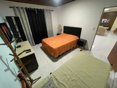 Casa - Térrea com 3 quartos (sendo 2 suite(s)) a 4000,00 metros praia.