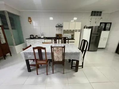 Casa - Térrea com 3 quartos (sendo 2 suite(s)) a 4000,00 metros praia.