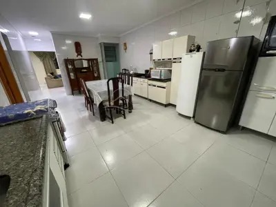 Casa - Térrea com 3 quartos (sendo 2 suite(s)) a 4000,00 metros praia.