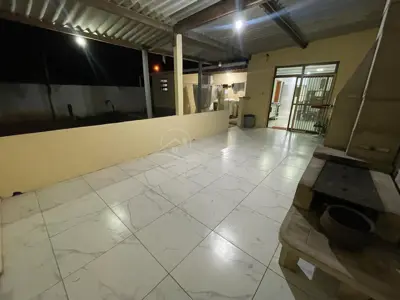 Casa - Térrea com 3 quartos (sendo 2 suite(s)) a 4000,00 metros praia.