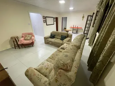 Casa - Térrea com 3 quartos (sendo 2 suite(s)) a 4000,00 metros praia.