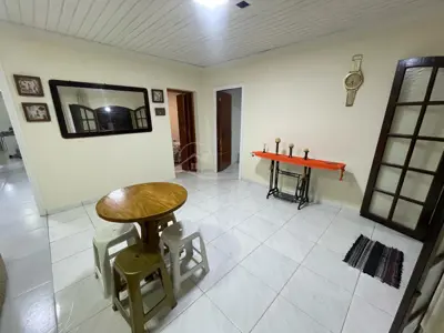 Casa - Térrea com 3 quartos (sendo 2 suite(s)) a 4000,00 metros praia.