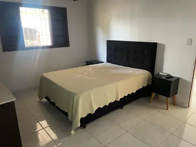 Casa - Térrea com 3 quartos (sendo 2 suite(s)) a 4000,00 metros praia.