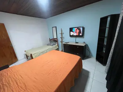 Casa - Térrea com 3 quartos (sendo 2 suite(s)) a 4000,00 metros praia.