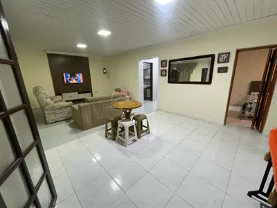 Casa - Térrea com 3 quartos (sendo 2 suite(s)) a 4000,00 metros praia.