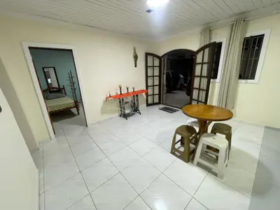 Casa - Térrea com 3 quartos (sendo 2 suite(s)) a 4000,00 metros praia.