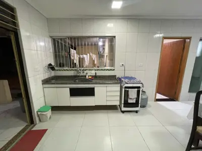 Casa - Térrea com 3 quartos (sendo 2 suite(s)) a 4000,00 metros praia.