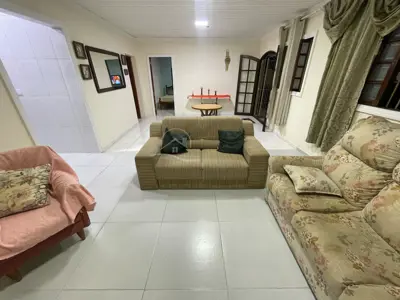 Casa - Térrea com 3 quartos (sendo 2 suite(s)) a 4000,00 metros praia.