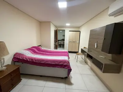 Casa - Térrea com 3 quartos (sendo 2 suite(s)) a 4000,00 metros praia.